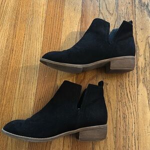 Black booties with small heel